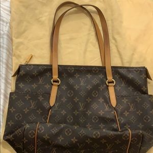 SOLD!!!!!!Louis Vuitton totally MM